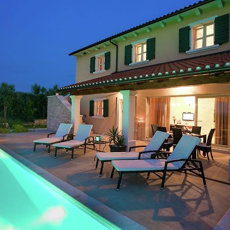 Luxurious Villa With Swimming Pool In Sveti Lovrec Selina 외부 사진